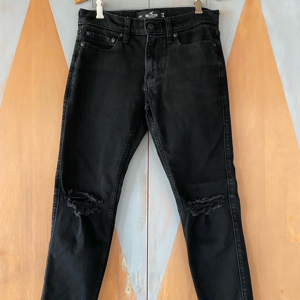 Hollister - Black Skinny Stretch Jeans w/hole at the knees - Size W29 L30